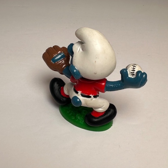 Vintage 1983 Schleich Baseball Smurf Pitcher – W. Berrie – Hong Kong – Peyo - Picture 4 of 7